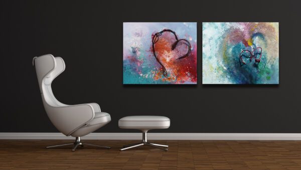 Heart Happiness 1und 2. Künstlerin Dorothea Göbel Bild abstrakte Kunst kaufen. Mischtechnik auf Leinwand Herzmotiv Raumansicht.
