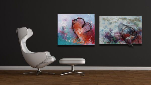 Heart Happiness 1 und 3. Künstlerin Dorothea Göbel Bild abstrakte Kunst kaufen. Mischtechnik auf Leinwand Herzmotiv Raumansicht.