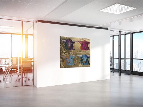 Einrichtungsfoto mit Stier Bild der Künstlerin Dorothea Göbel Bild abstrakte Kunst kaufen Mischtechnik auf Leinwand.